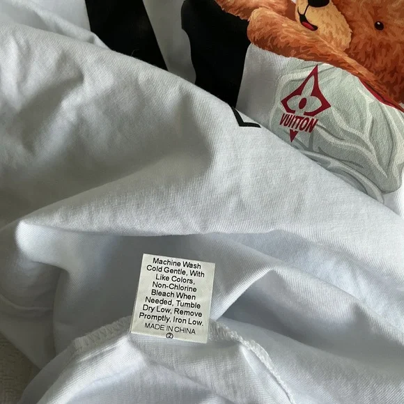 Louis Vuitton White Tee with Bear Graphic - Picture 5 of 10